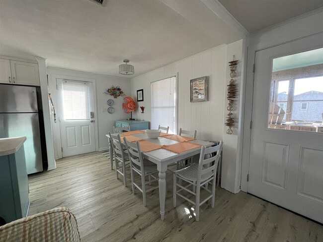 Building Photo - 46049 Cottage Ave