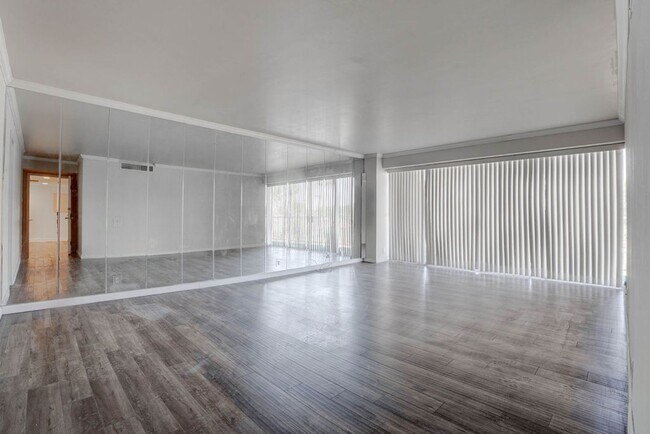 Building Photo - 3111 Bel Air Dr