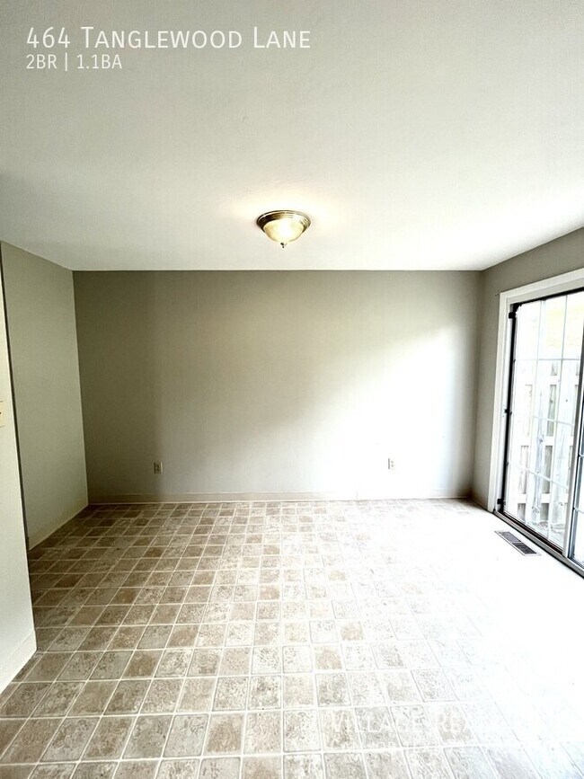 Building Photo - 464 Tanglewood Ln