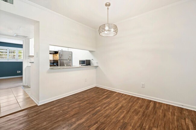 Building Photo - PRICE DROP! Downtown Durham! 1bd/1ba Trini...