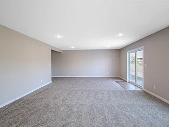 Building Photo - 303 Willow St