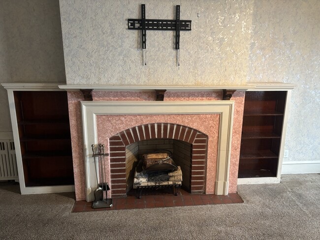 Building Photo - 2 S Vine St