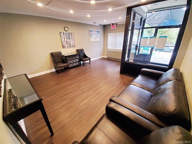 Building Photo - 87-30 62nd Ave