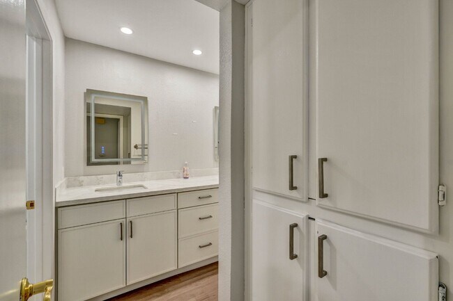 Building Photo - 614 San Conrado Terrace