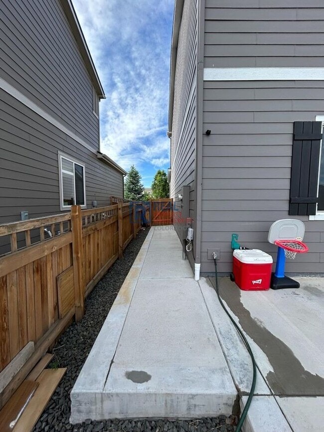 Building Photo - 2909 Quartz Pl