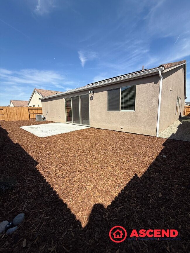 Building Photo - Be the very first resident to enjoy this stunning, newly built single story home.