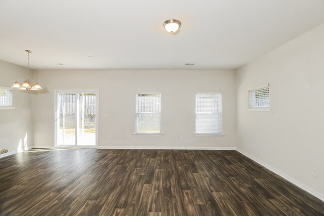 Building Photo - APPLY TODAY! Located in St Andrews!