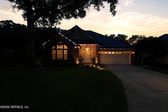 Building Photo - 9370 Jaybird Cir E