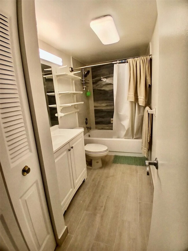 Building Photo - 4164 Inverrary Dr