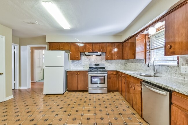 Building Photo - 5231 Willowbend Blvd