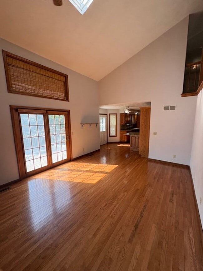 Building Photo - Beautiful Home in Peoria just off of University St. 3 Bedroom / 3.5 Bath