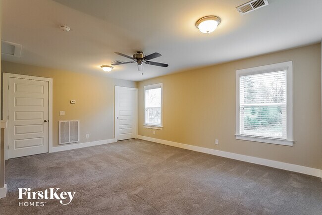 Building Photo - 357 Lola Ln