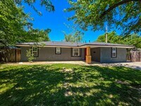 Building Photo - Charming 3-Bed, 2.5-Bath Home in Bethany w...