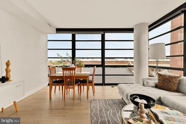 Building Photo - 1300 4th St SE