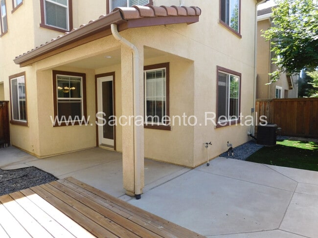 Building Photo - Wonderful 3 bd/2.5 ba Elk Grove Home with 2 Car Garage