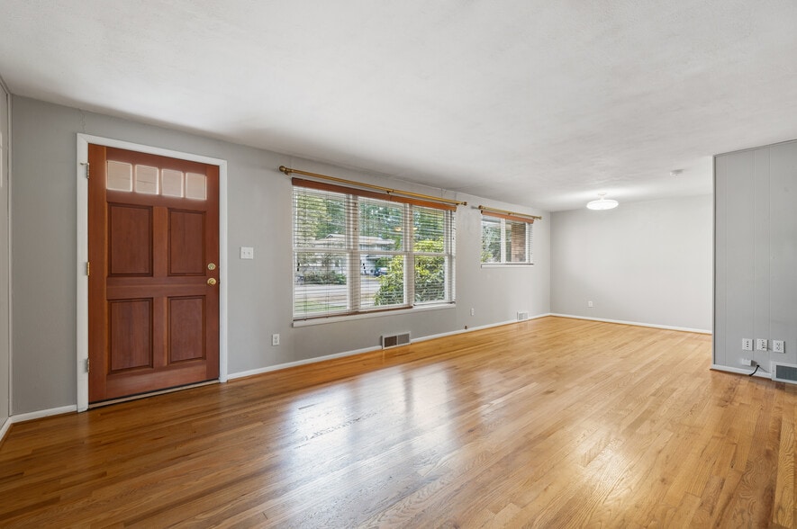 Building Photo - 19515 Fremont Ave N