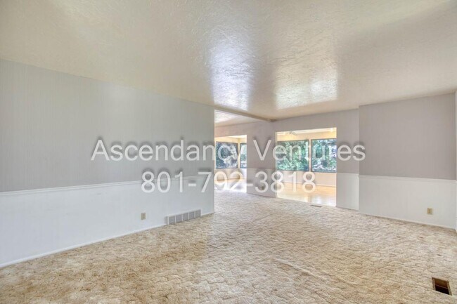 Building Photo - 706 Buzianis Way