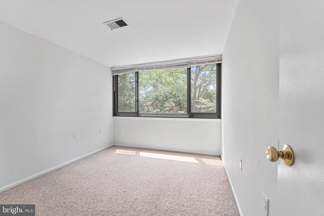 Building Photo - 4420 Briarwood Ct N