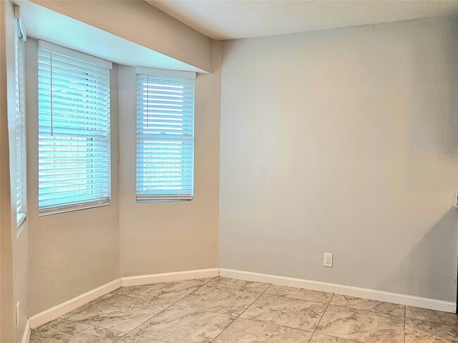Building Photo - 327 Gentilly Dr