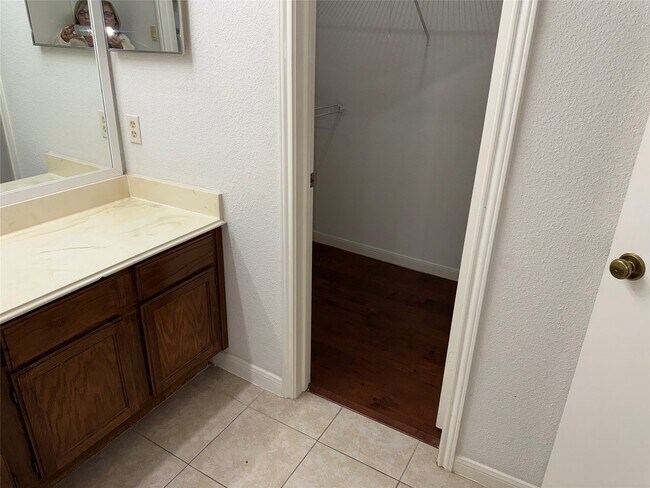 Building Photo - 2121 El Paseo St