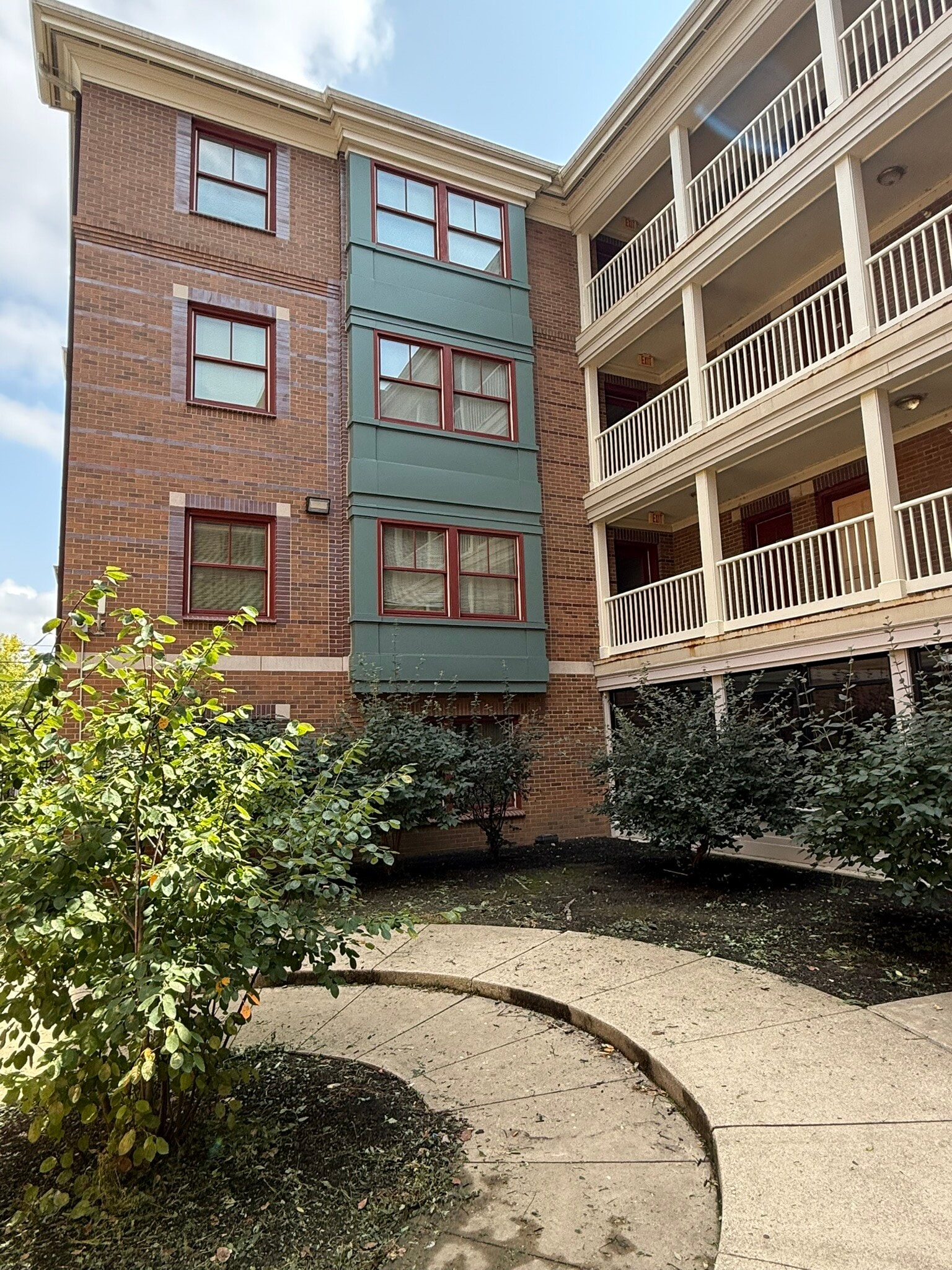 Building Photo - Cathedral Commons