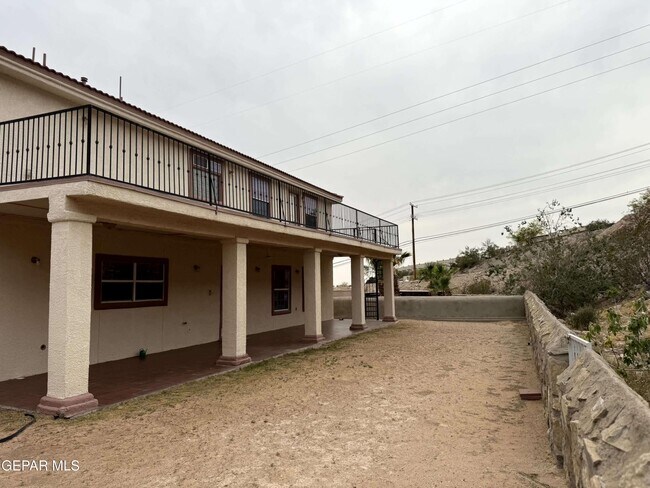 Building Photo - 317 Zenith Dr