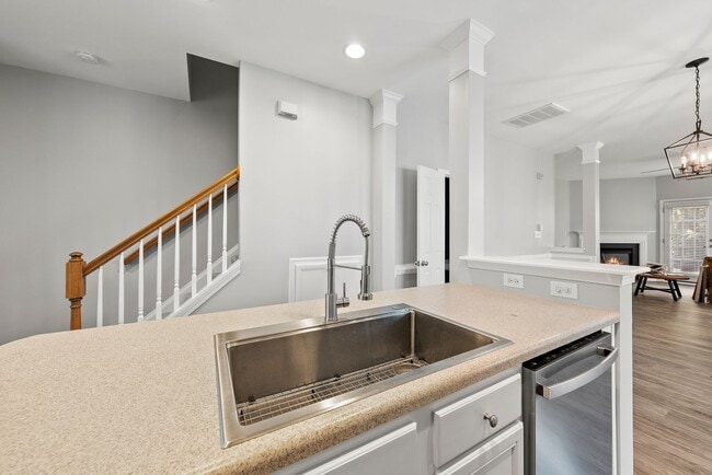 Building Photo - 8916 Camden Park Dr