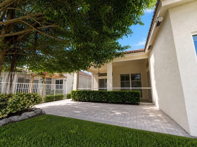 Building Photo - 837 Tanglewood Cir
