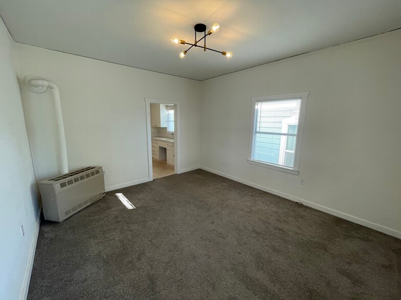 Building Photo - 418 W Main St