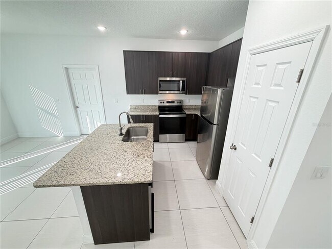 Building Photo - 2481 San Filippo Dr SE