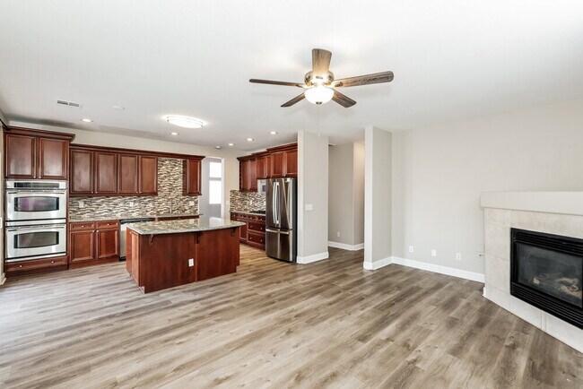 Building Photo - 740 Cam La Paz