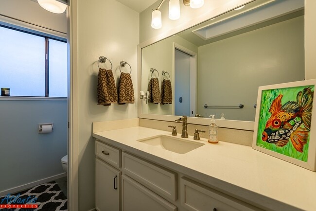 Building Photo - Desirable Home | Oceans Views | Close To B...