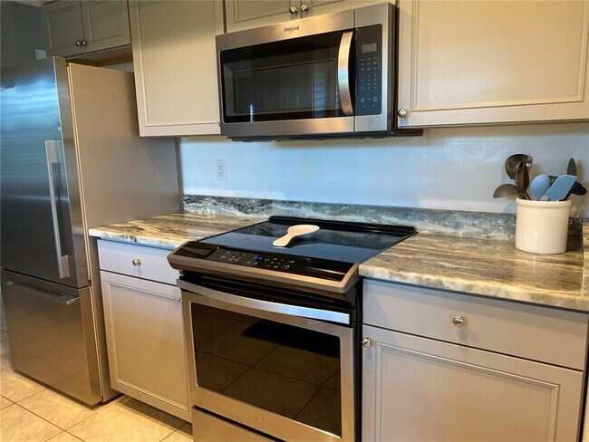 Building Photo - 6914 20th Ave W