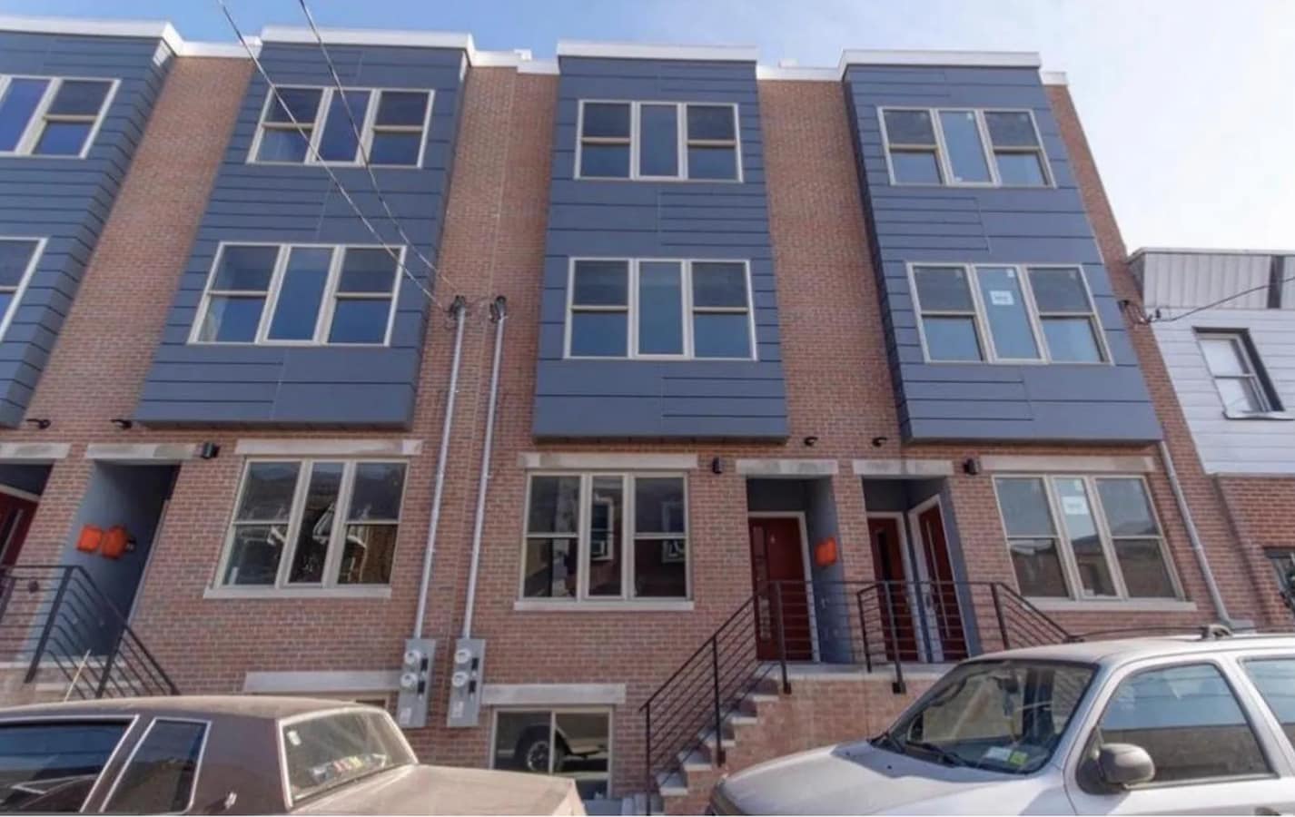 Fron - 2015 S Hutchinson St