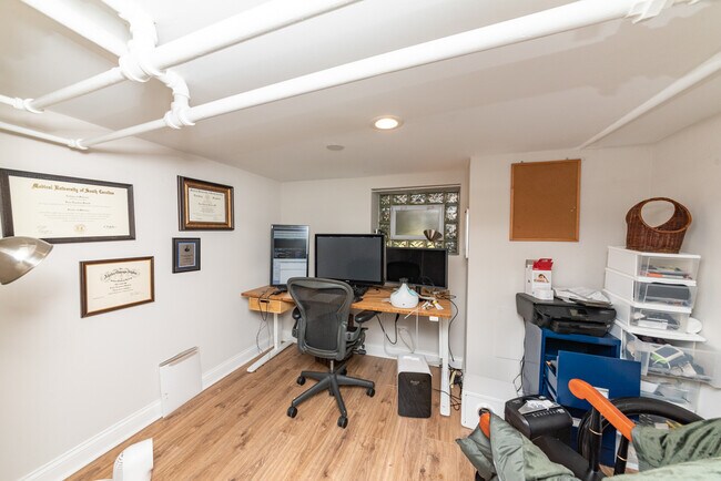 Building Photo - 426 S Elmwood Ave