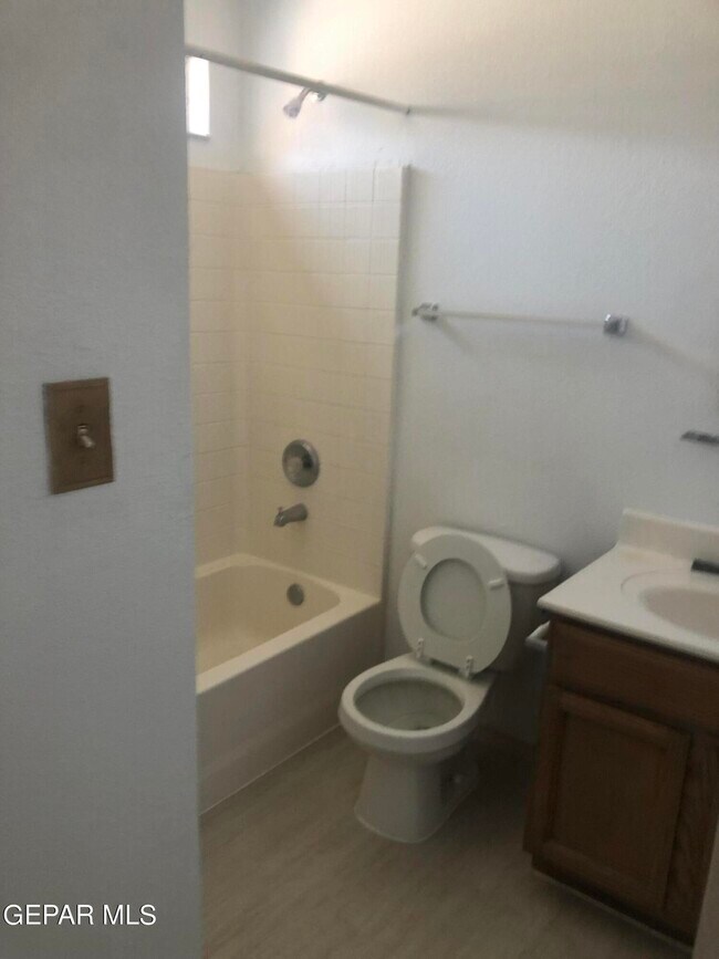 Building Photo - 409 Valle Fertil Dr