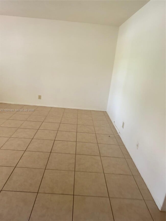 Building Photo - 1231 NW 19th Ct