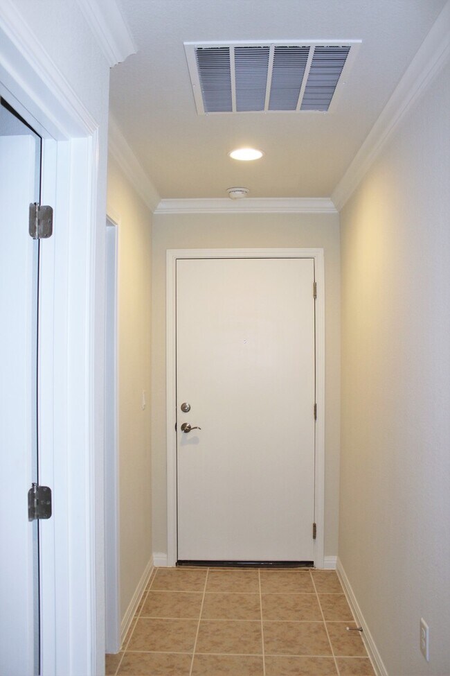 Building Photo - 213 Paint Creek Ln