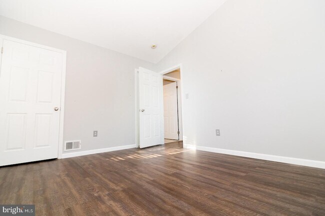 Building Photo - 721 Walden Cir