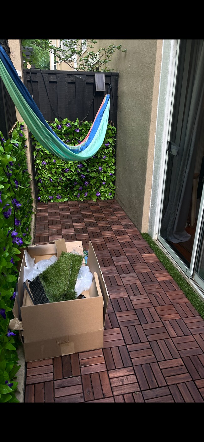 Building Photo - 209 14th St NE