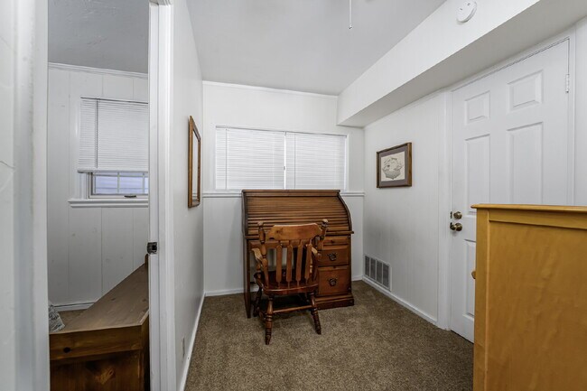Building Photo - "Charming 4-Bedroom Classic Cottage & Cozy Fireplace in heart of Balboa