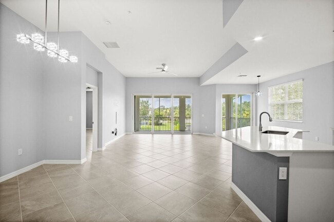 Building Photo - Stunning property, newer construction 3 sp...