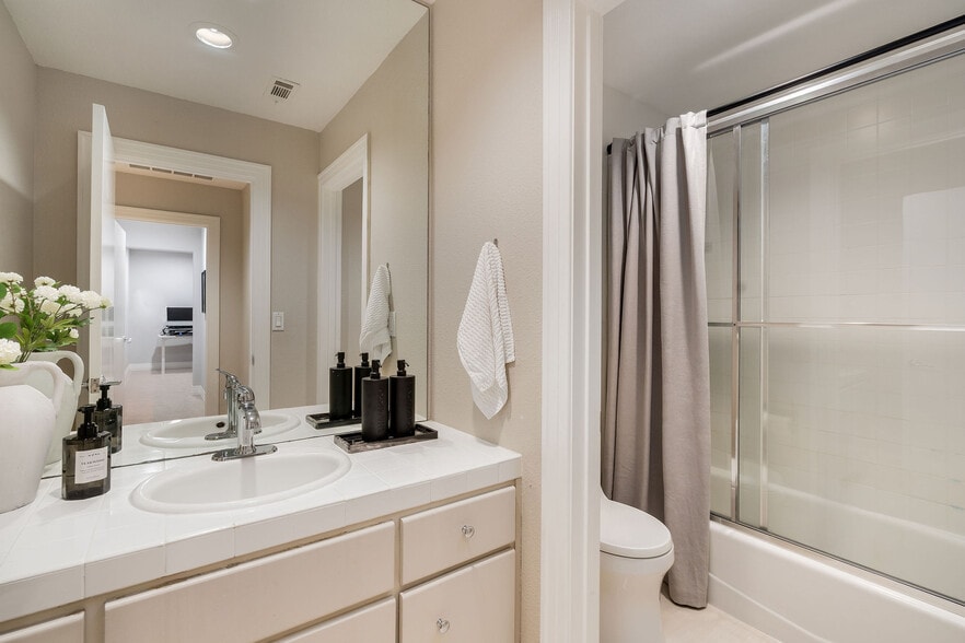 Building Photo - 4257 Golden Oak Ct