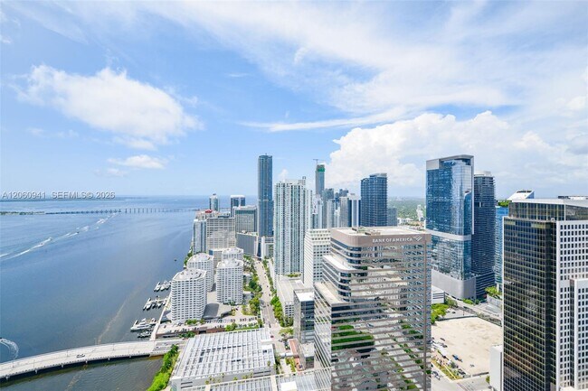 Building Photo - 495 Brickell Ave