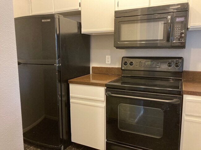 Building Photo - 1502 Northlake Dr