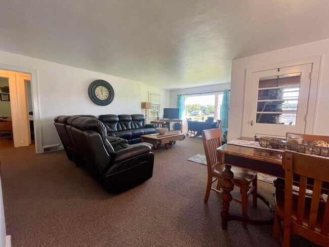 Building Photo - 7087 Bergstrom Dr