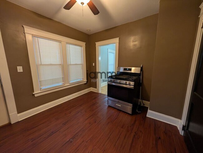 Building Photo - 1560 Coutant Ave