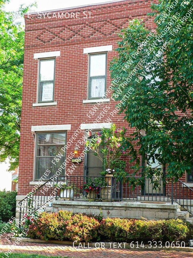 Building Photo - 370 E Sycamore St