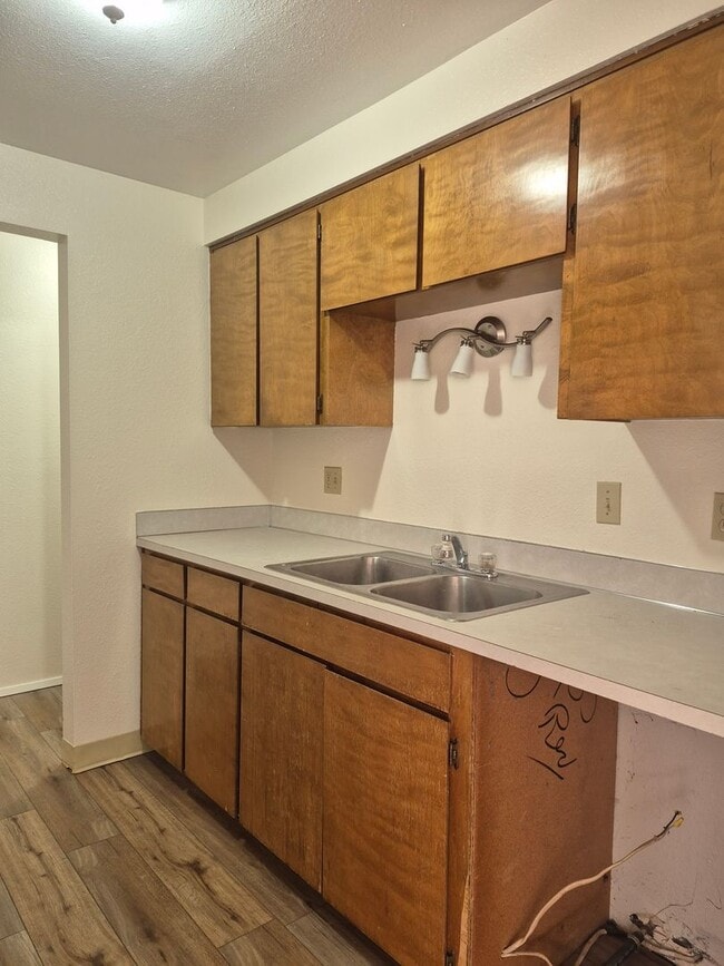 Building Photo - Upgraded 2 Bedroom Duplex Walking Distance...