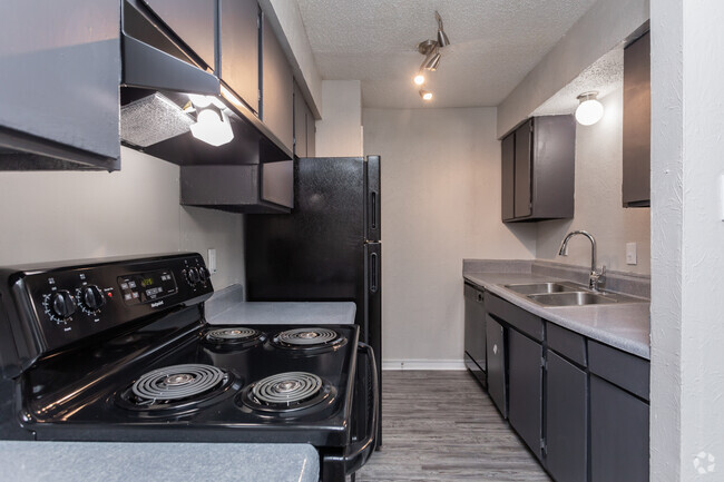 2BR, 2BA LARGE - 1136SF Kitchen - Bonaventure